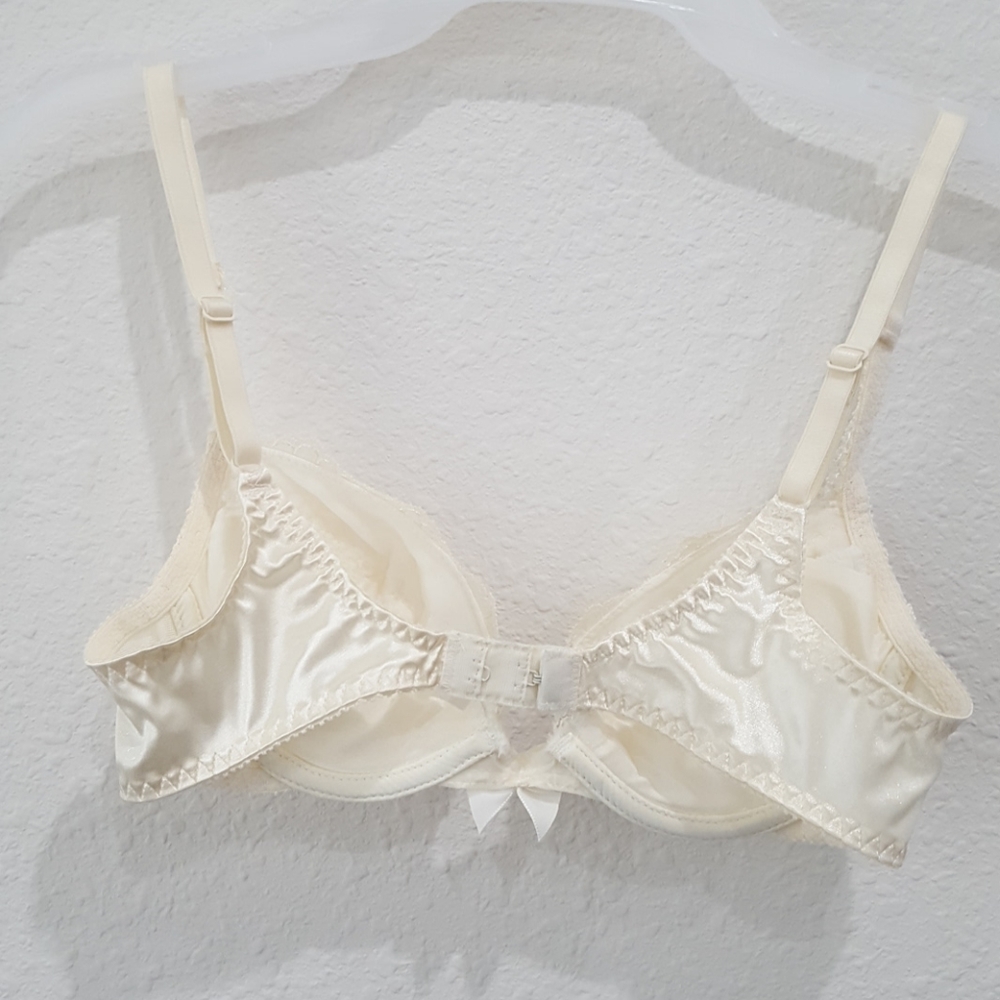 Victoria's Secret and Olga Bra Assortment - Picture 7 of 14